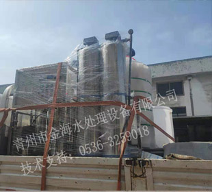 全不銹鋼反滲透設(shè)備及軟化水設(shè)備裝車現(xiàn)場